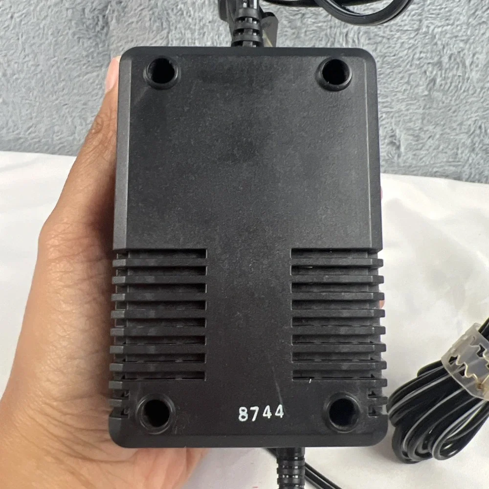 ARCHER AC ADAPTOR INPUT 120 V AC 60HZ 25W OUTPUT 12 V DC IA CAT. NO.‎ 273-1653
